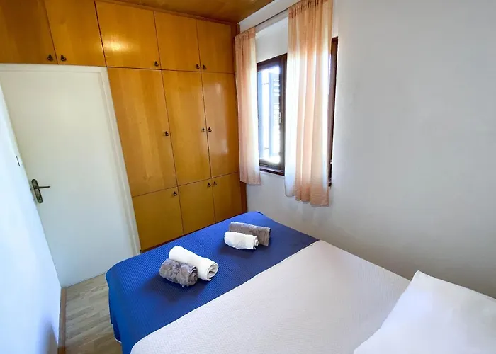 Seaview & Beachfront Jakov *