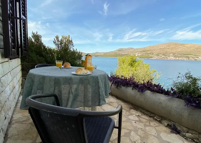 Seaview & Beachfront Jakov *