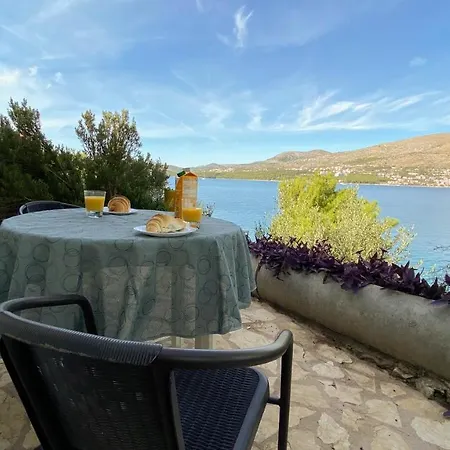 Seaview & Beachfront Jakov *