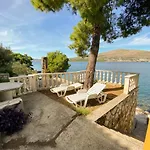 Seaview & Beachfront Jakov *