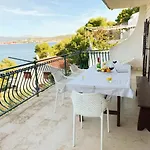Seaview & Beachfront Jakov *