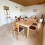 Seaview & Beachfront Jakov 아파트