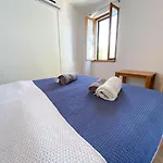 Seaview & Beachfront Jakov *