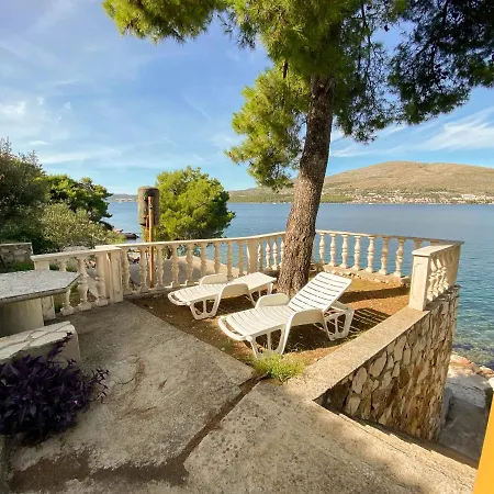 Seaview & Beachfront Jakov *