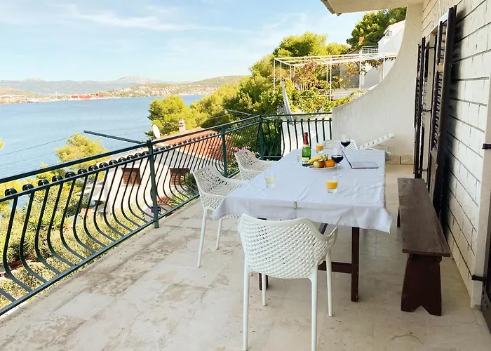 Seaview & Beachfront Jakov *